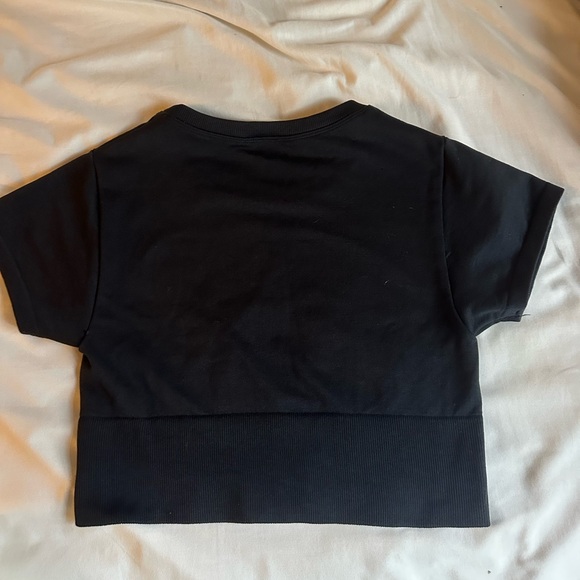 aerie offline black sidewalk seamless cropped t-shirt - Picture 5 of 5